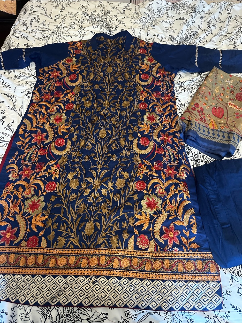 Embroidered Navy Blue Floral Kurta